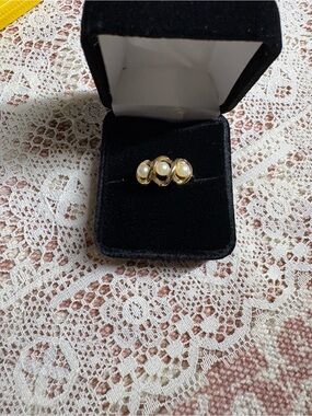 Avon Gold-Tone Triple Pearl Ring (1973)